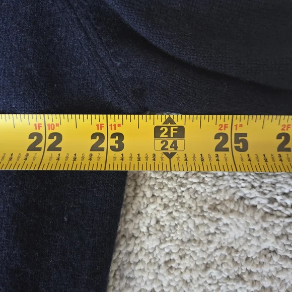 Men's Navy Cashmere V-Neck Sweater - Picture 4 of 8